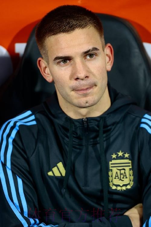 马卡:阿隆索明确告知迪亚斯 他仍不会获得首发 马卡:阿隆索明确告知迪亚斯 他仍不会获得首发